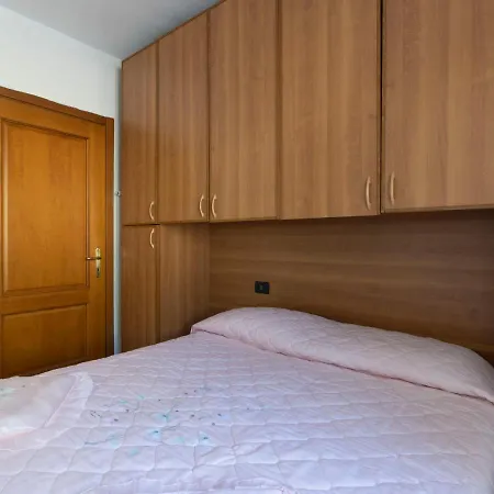 Apartment Aurora By Interhome *